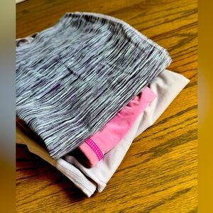 Lululemon bundle 2 tops and bar, no stains, from smoke free home.